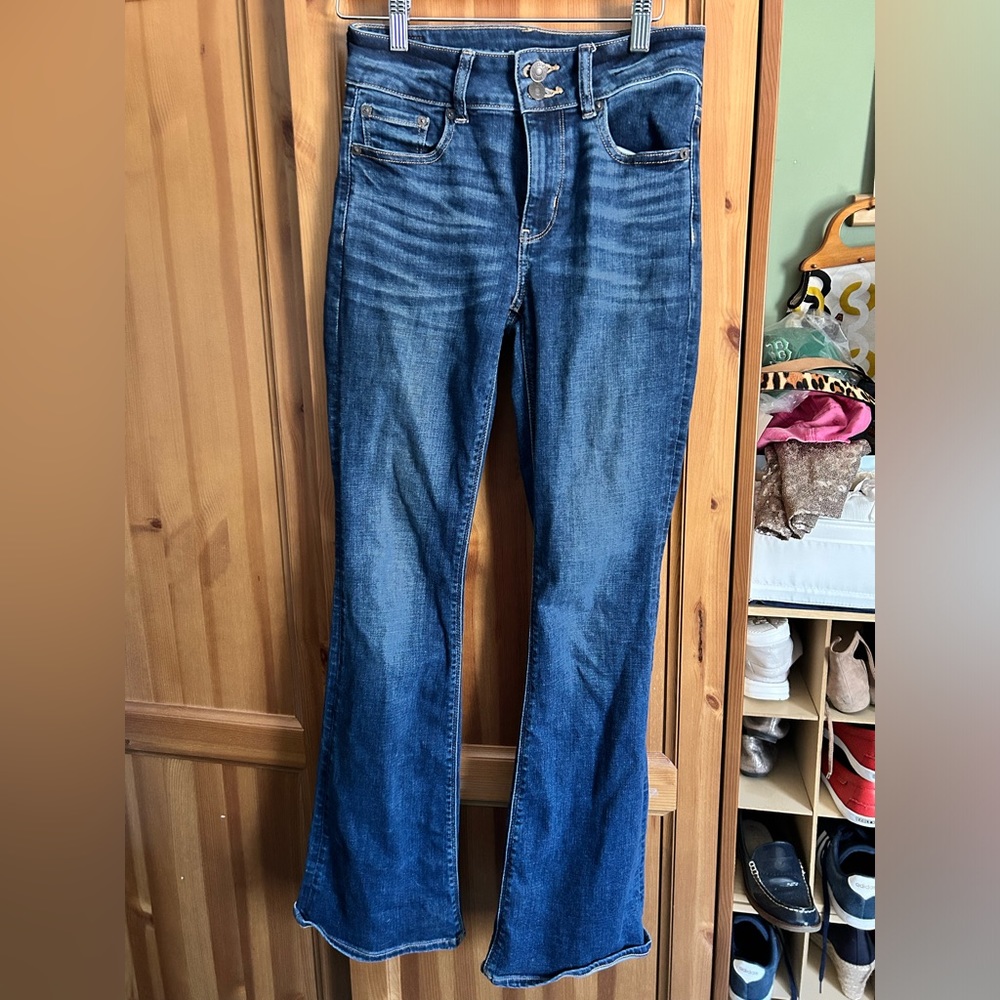 EUC AE High-Waisted Artist® Flare Jean Sz 0 short
